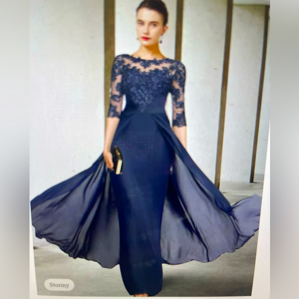 ELEGANT DRESS. MOTHER OF THE BRIDE